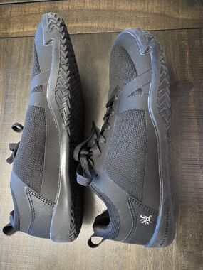 All-Black Women's Notorious Radix Lightweight Training Shoes